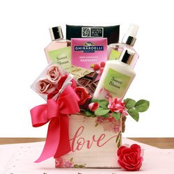 Love in Bloom Spa Gift Set
